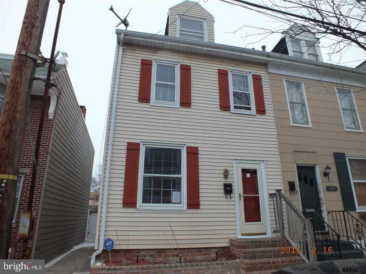 1143 E KING ST Property Photo 1