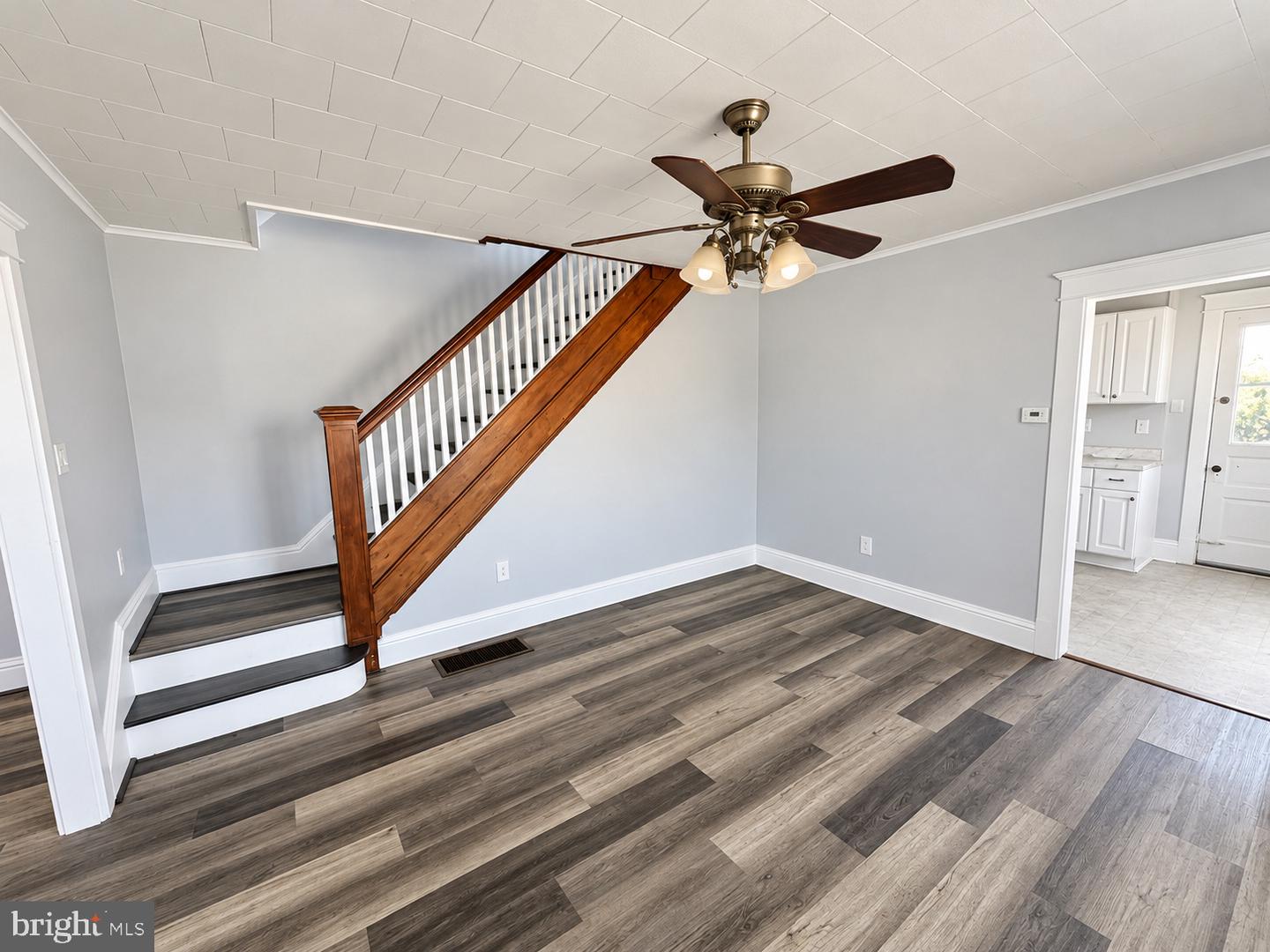 10 N Pearl St Property Photo 4