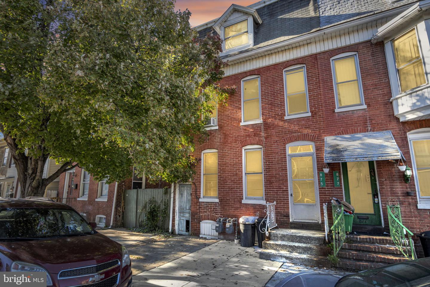 875 E MARKET ST Property Photo 1