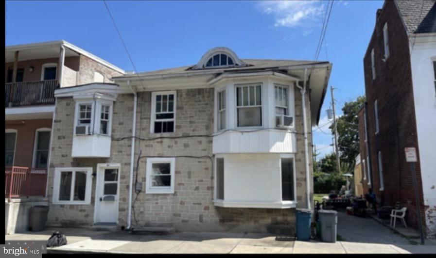 209 S WEST ST Property Photo 1