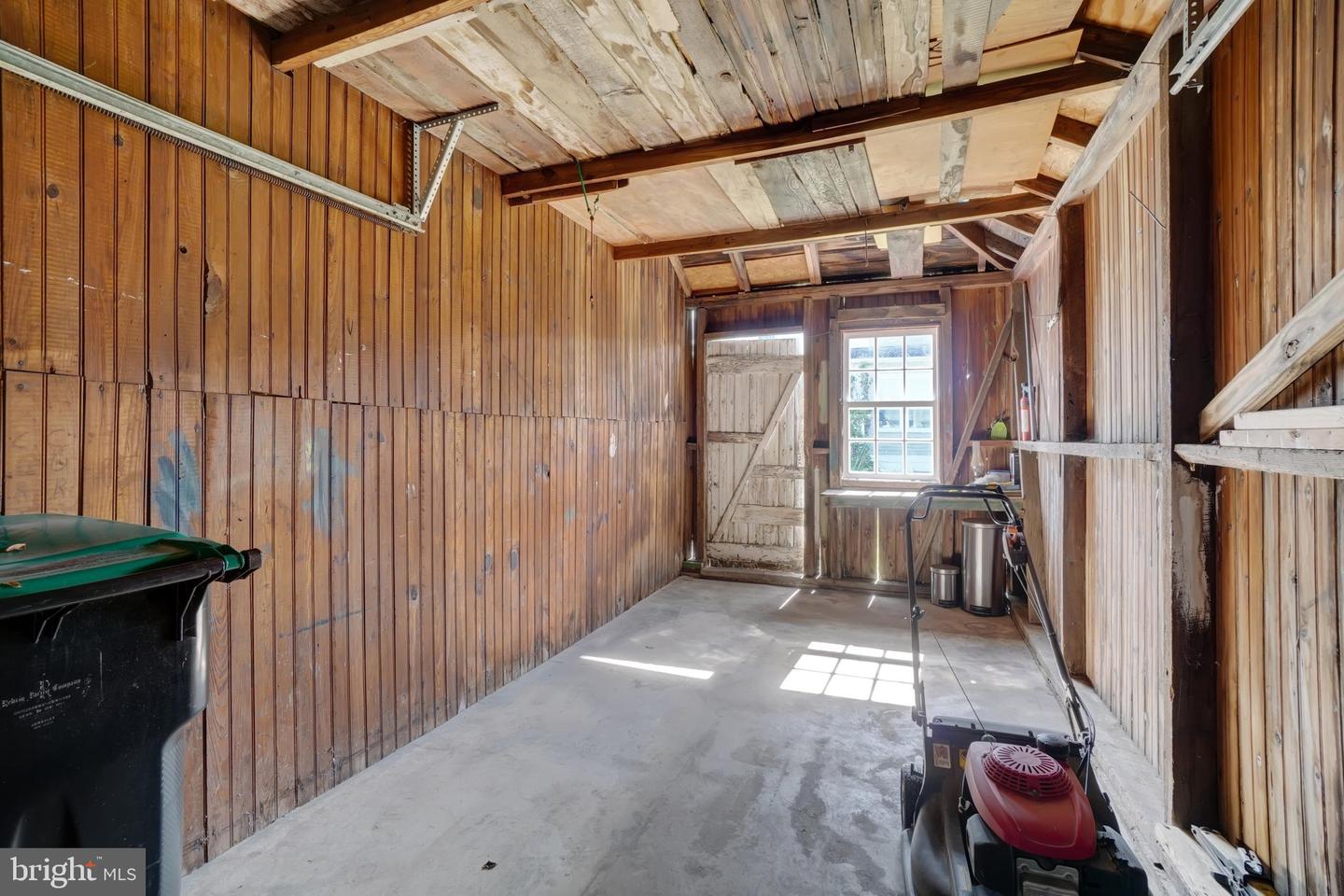 337 W Maple St Property Photo 26