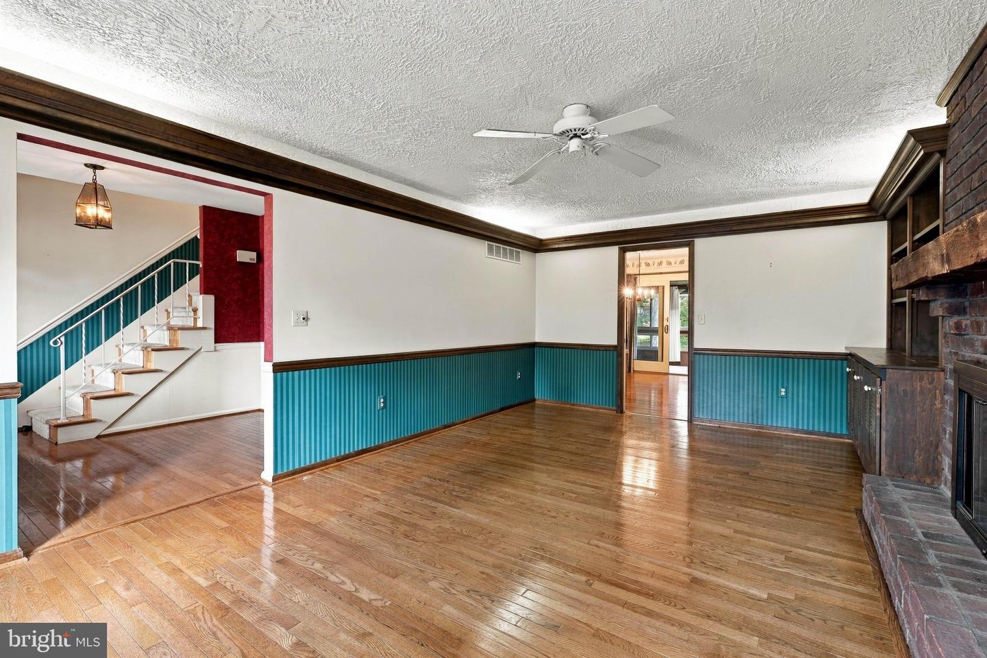 525 Eton Ln Property Photo 19