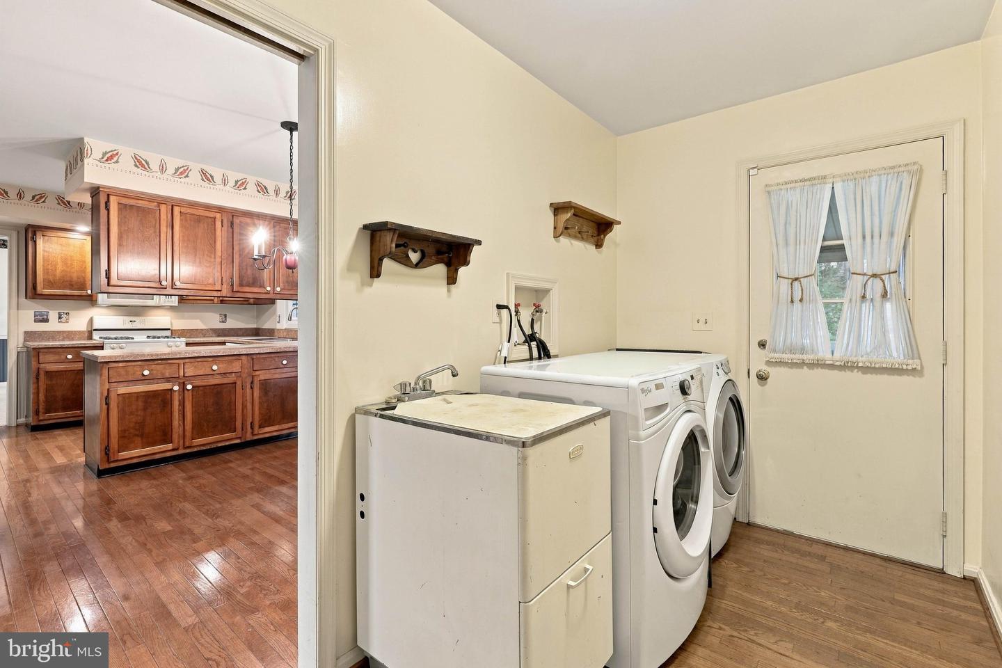 525 Eton Ln Property Photo 27
