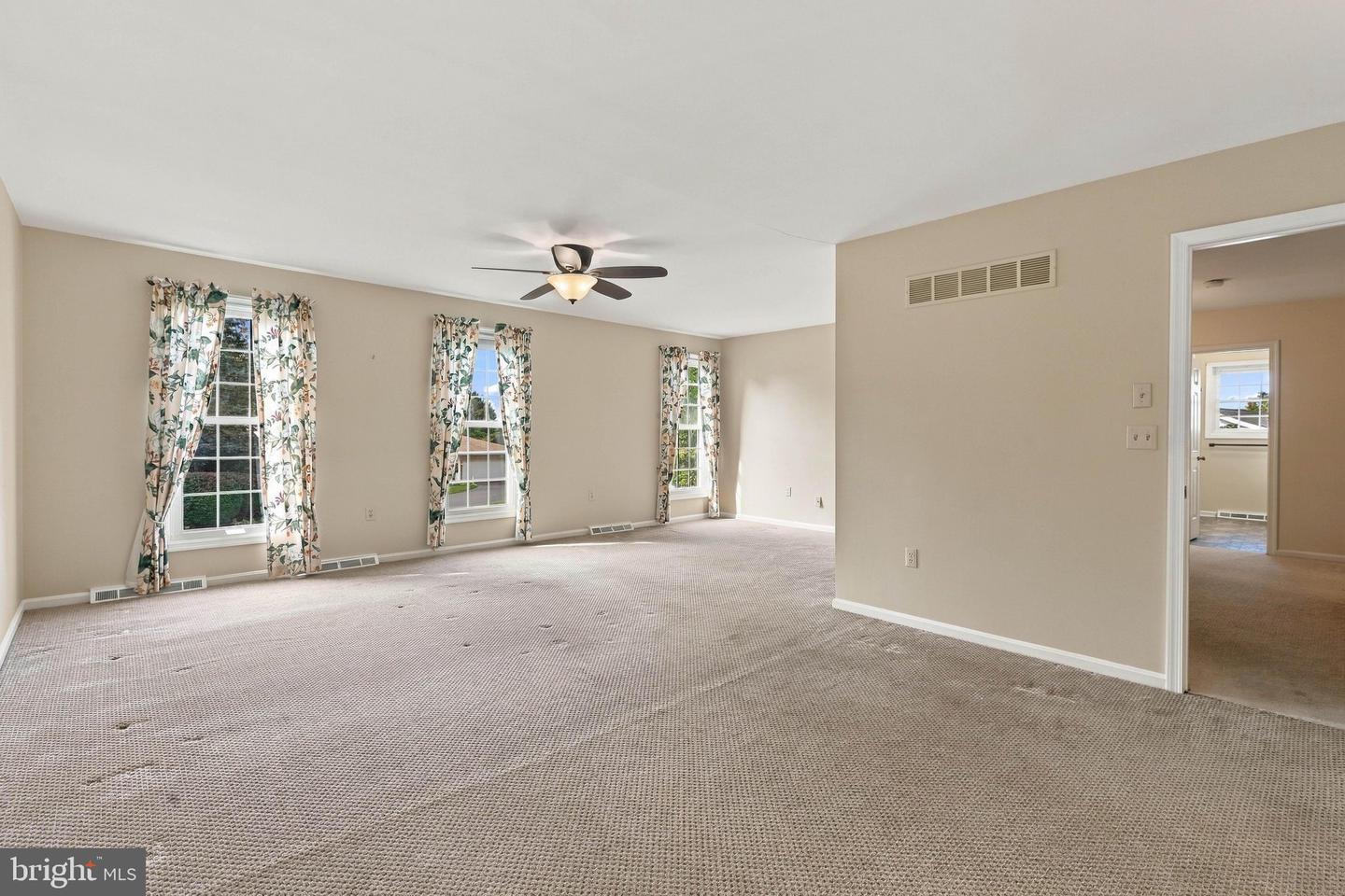 525 Eton Ln Property Photo 32