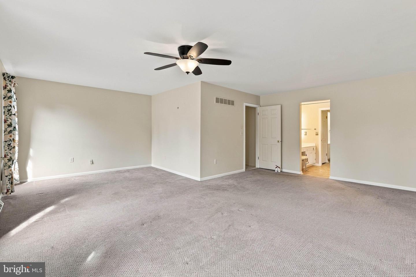 525 Eton Ln Property Photo 33