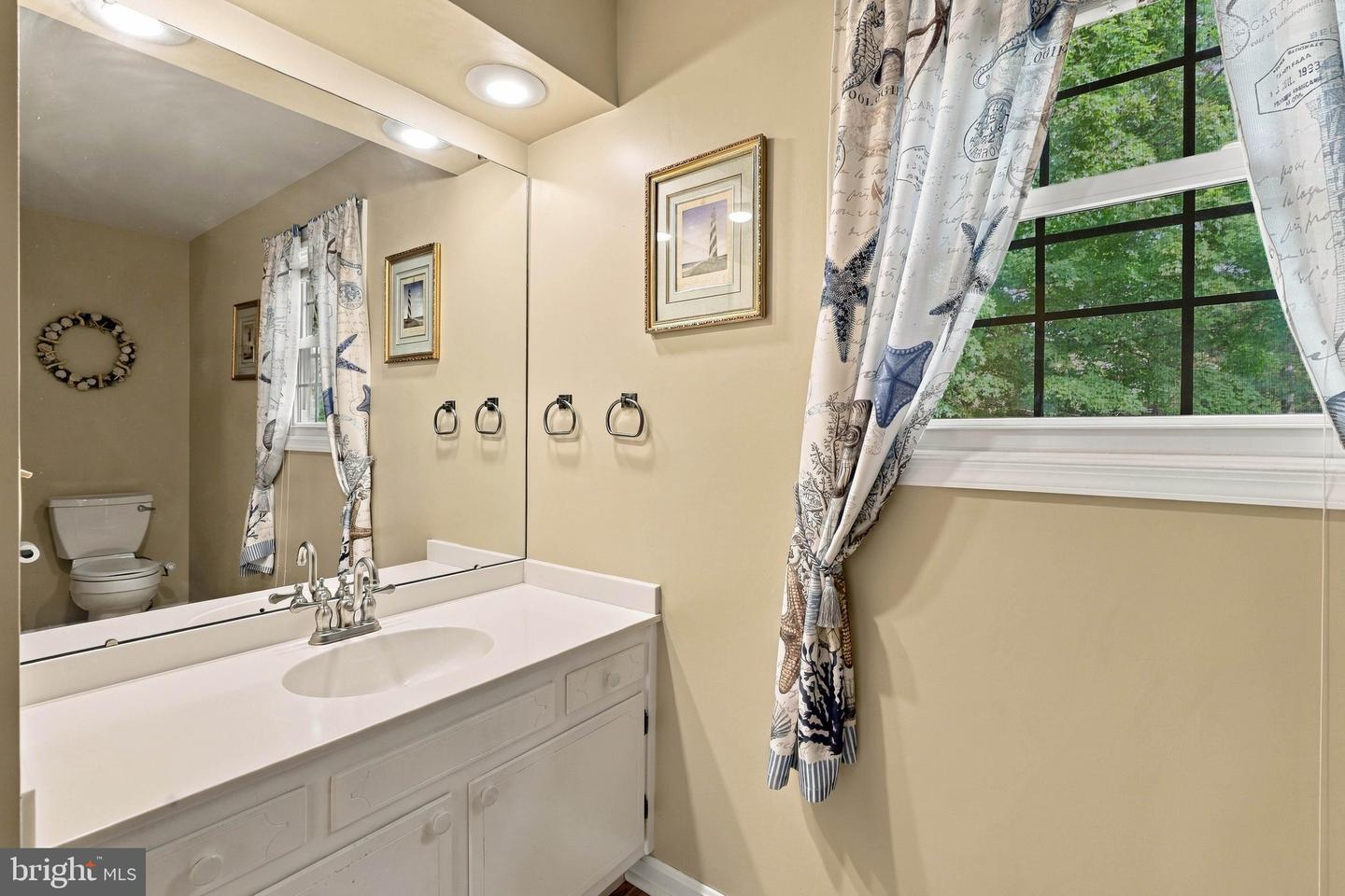 525 Eton Ln Property Photo 35