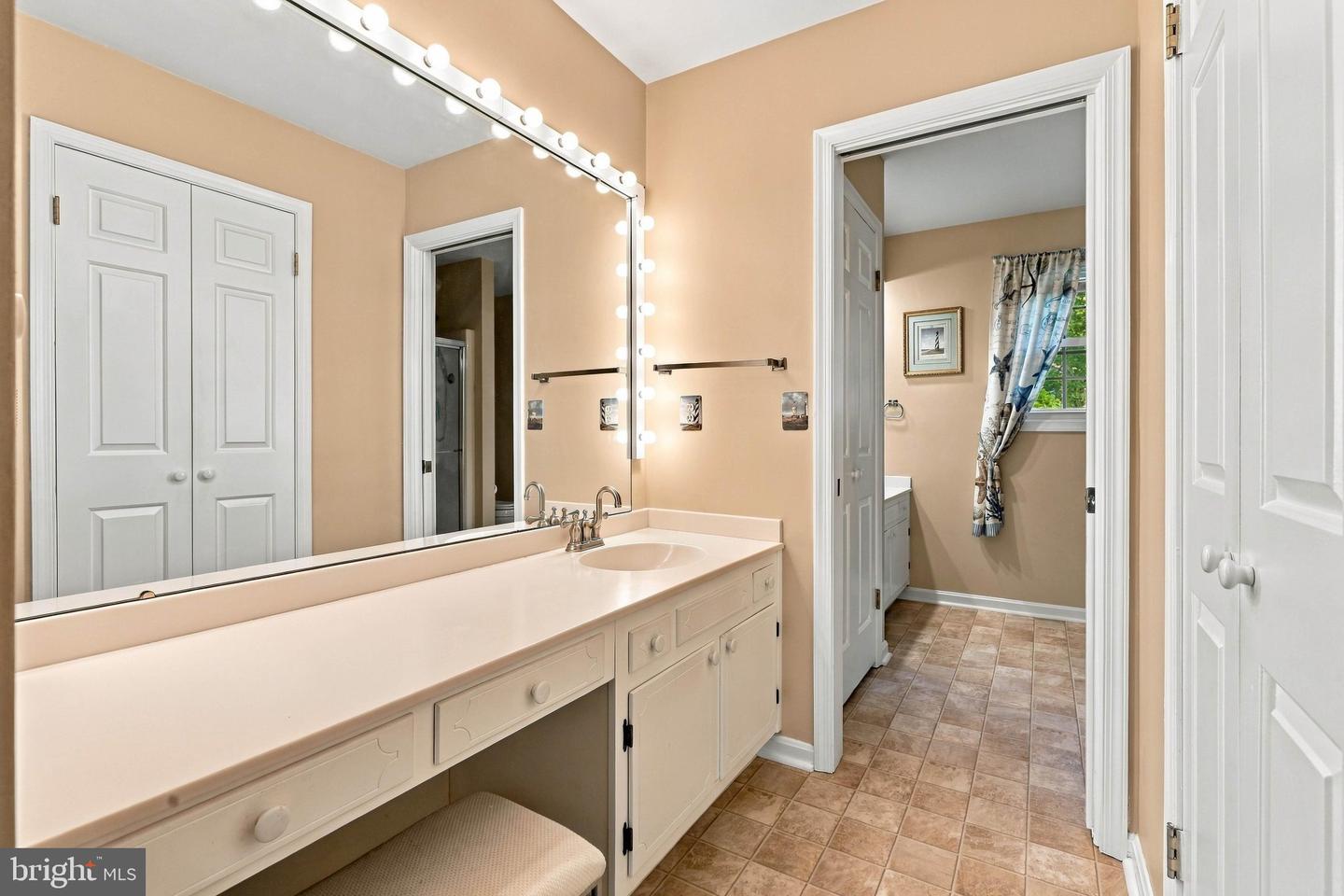 525 Eton Ln Property Photo 36