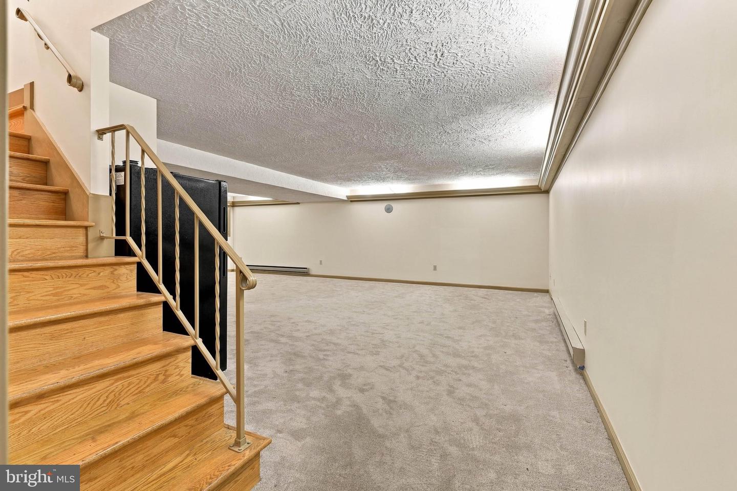 525 Eton Ln Property Photo 44