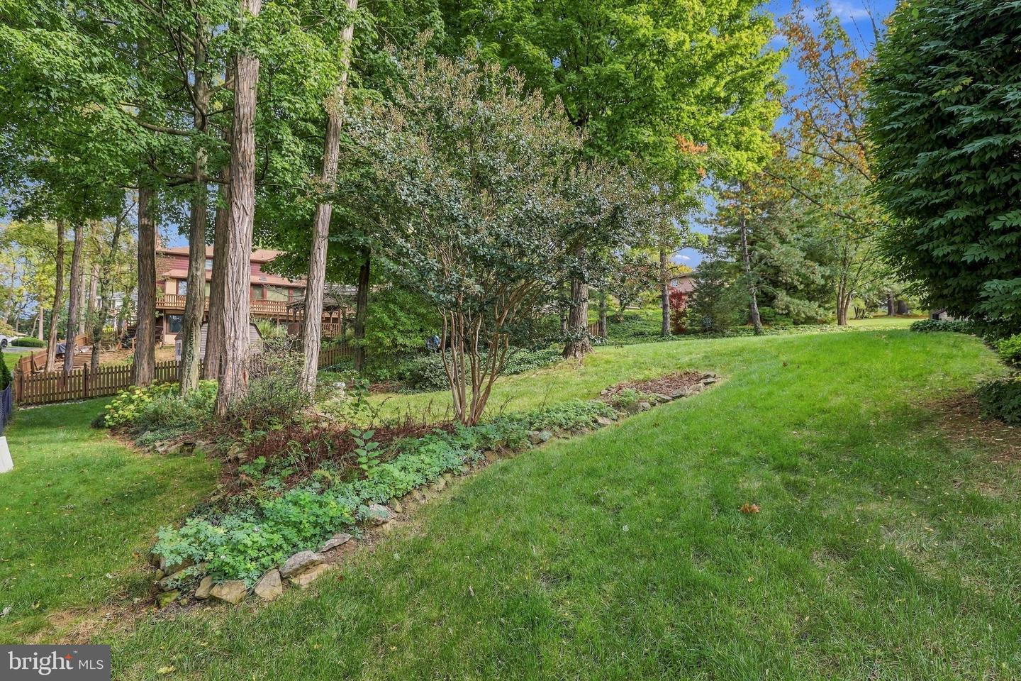 525 Eton Ln Property Photo 50