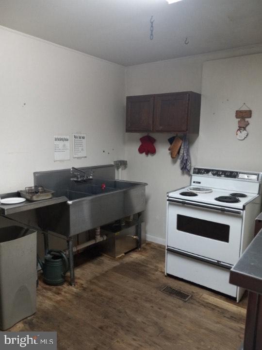 4951 Rolling Rd Property Photo 7