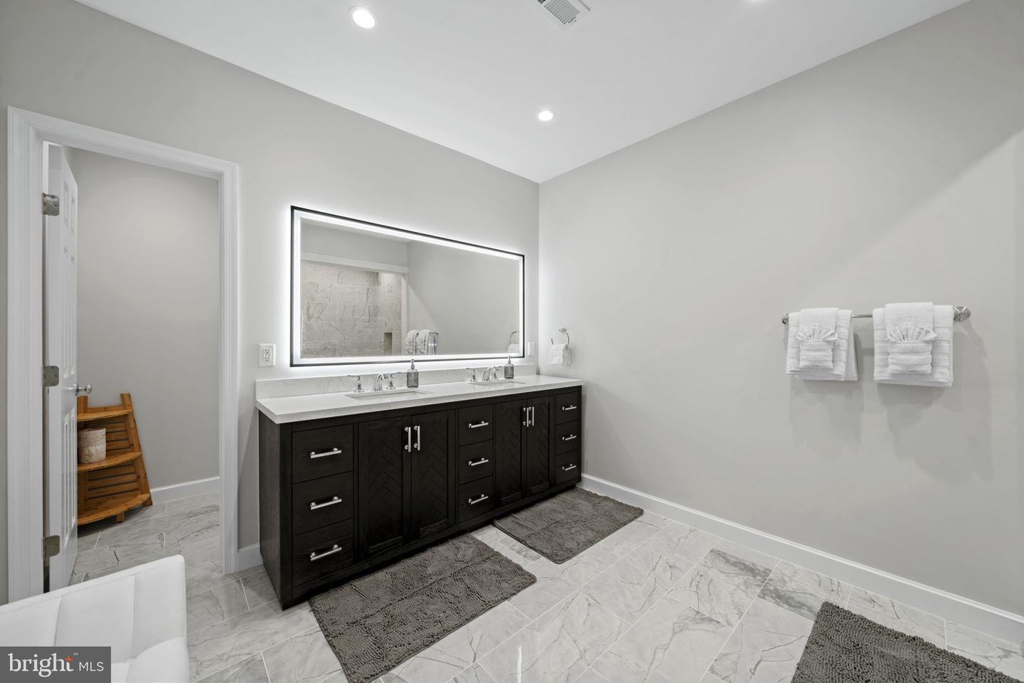 6887 Blenheim Road Property Photo 28