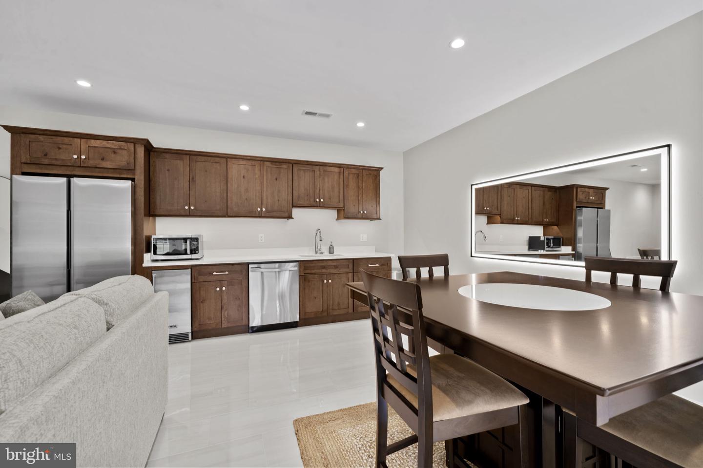 6887 Blenheim Road Property Photo 32