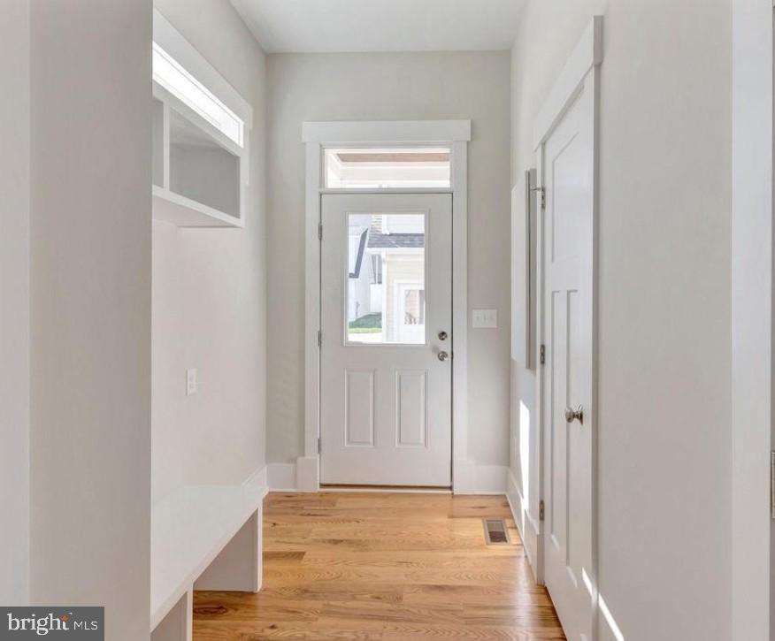 1515 Barnett St Property Photo 28