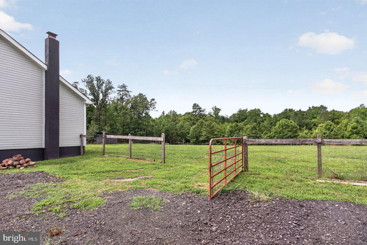 7066 Fortune Ln Property Photo 11
