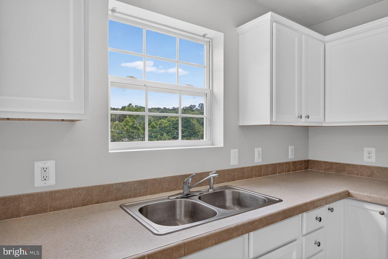 7066 Fortune Ln Property Photo 15