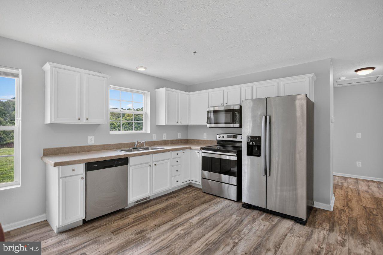 7066 Fortune Ln Property Photo 17