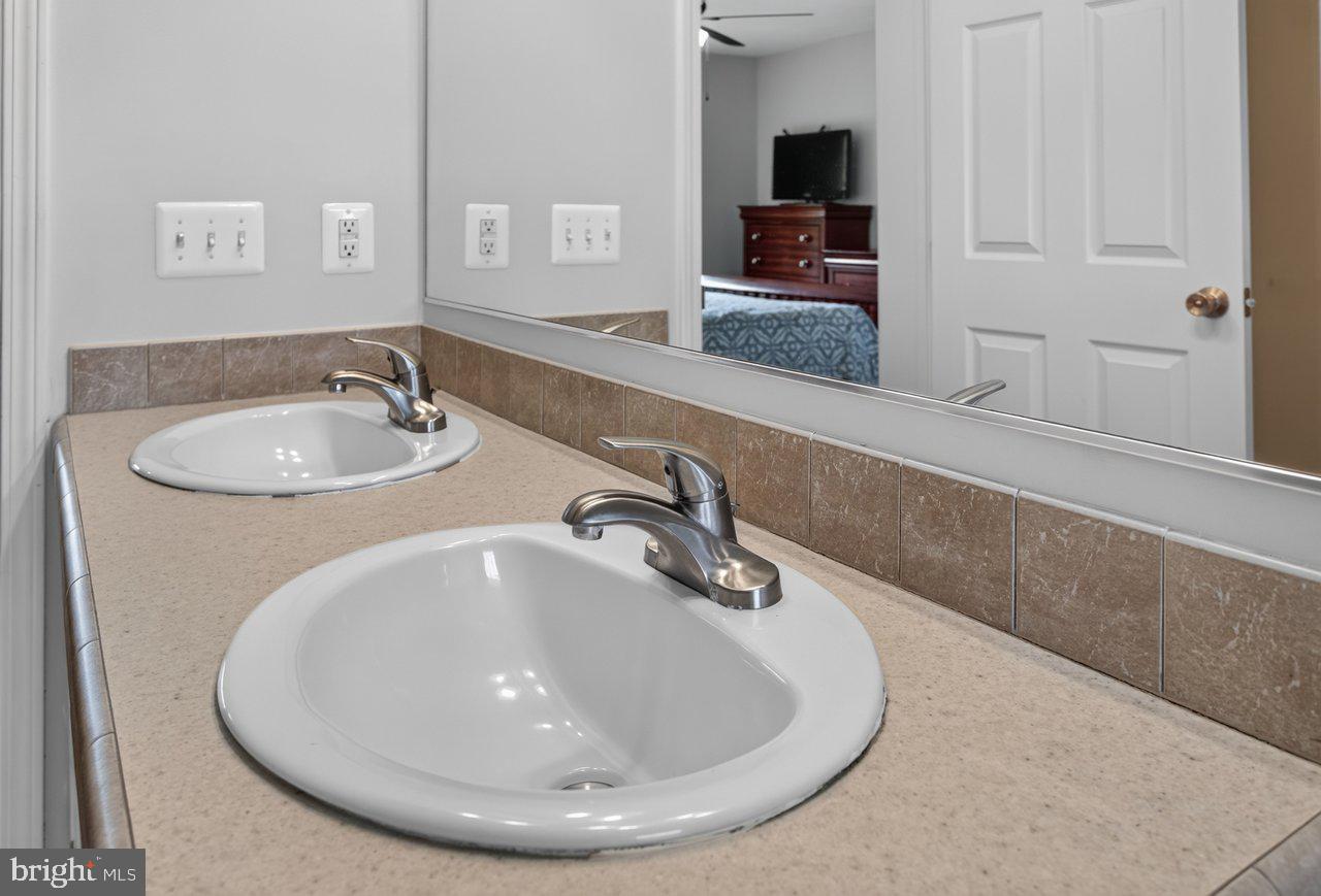 7066 Fortune Ln Property Photo 28