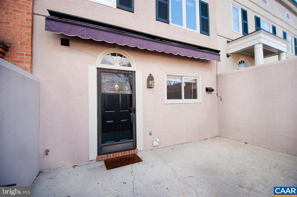 1566 Garden Ct Property Photo 2