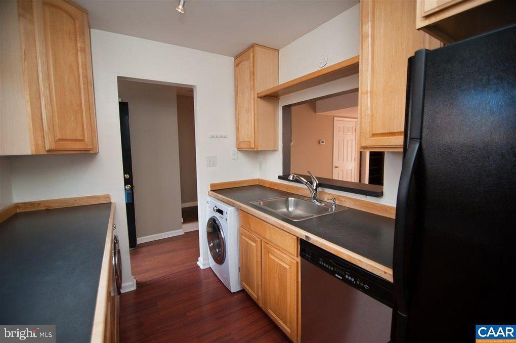 1566 Garden Ct Property Photo 3