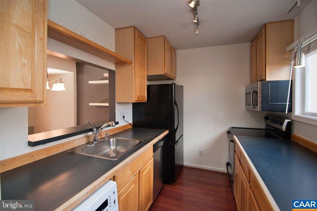1566 Garden Ct Property Photo 4