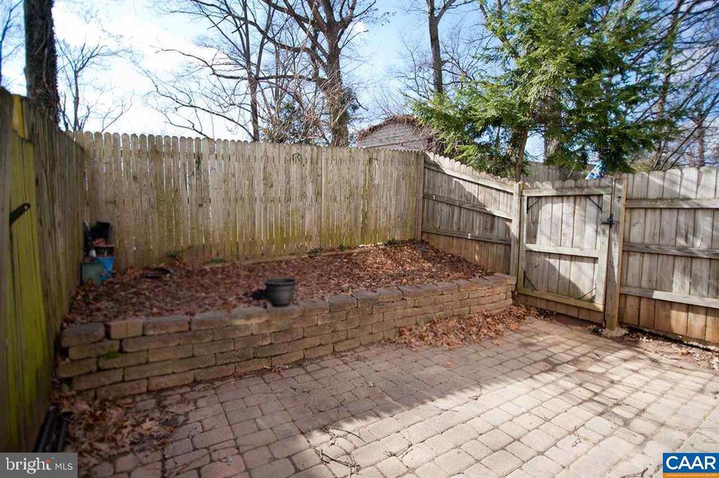 1566 Garden Ct Property Photo 18