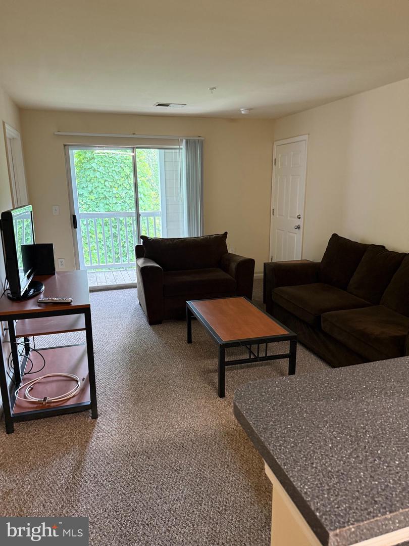 195 Yellowstone Dr #302 Property Photo 3