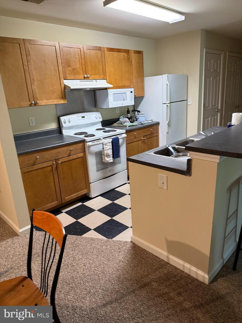 195 Yellowstone Dr #302 Property Photo 4