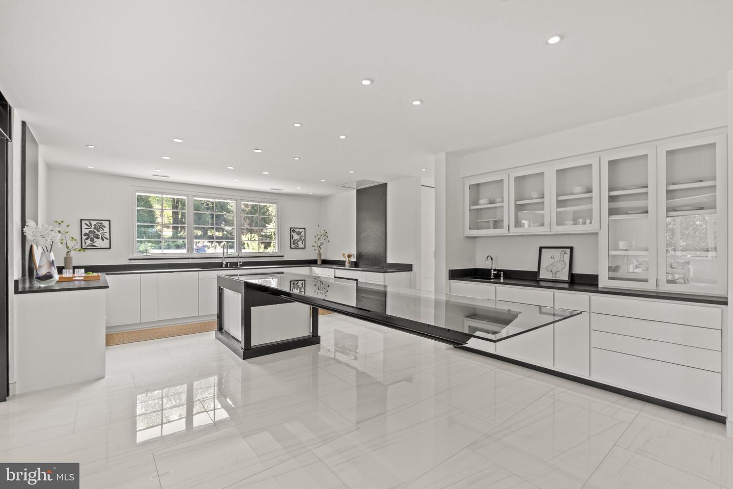 1545 Brook Hill Ln Property Photo 3