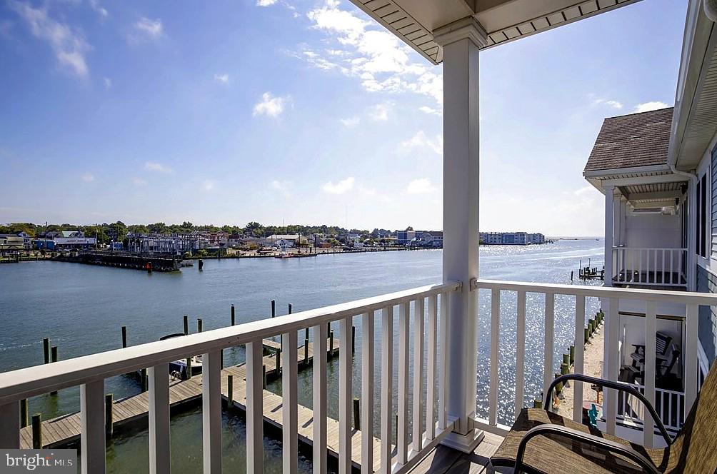 6189 Marsh Island Dr Property Photo 4