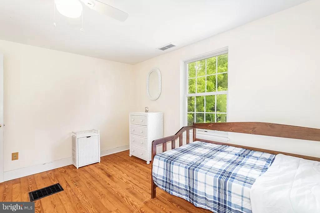 24171 Adelaide St Property Photo 15