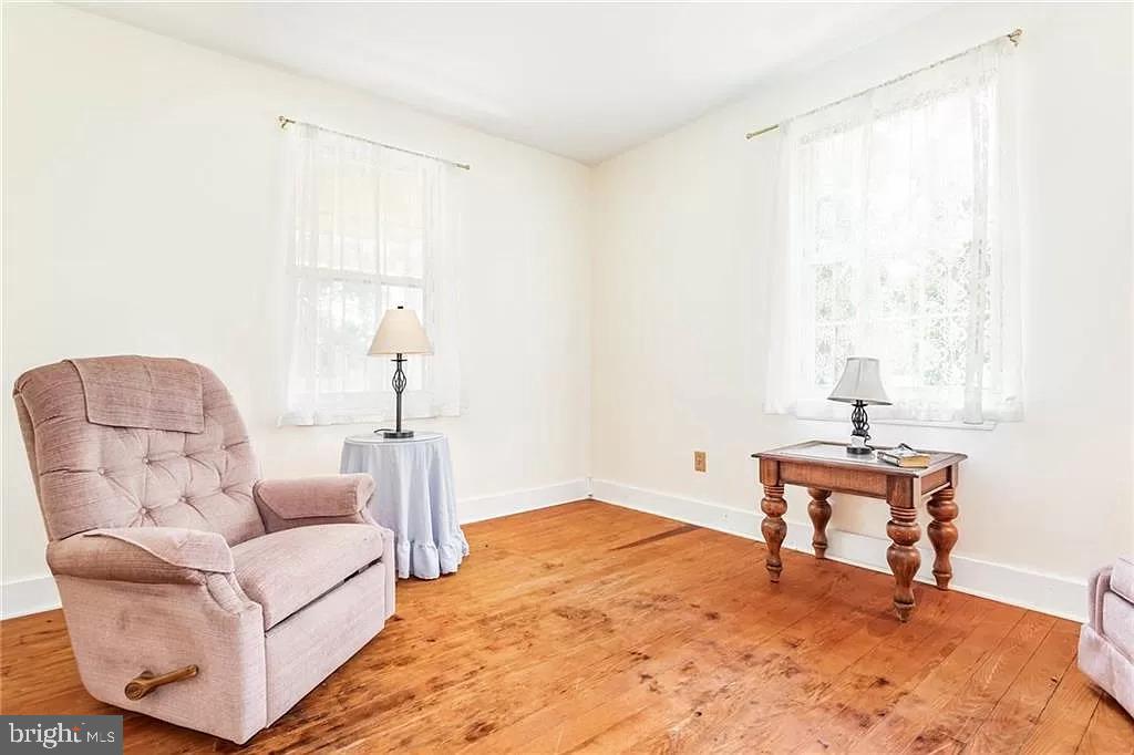 24171 Adelaide St Property Photo 29