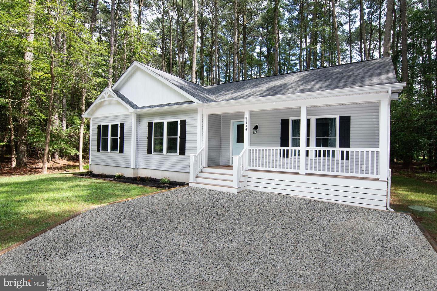 37444 Castaway Dr Property Photo 1