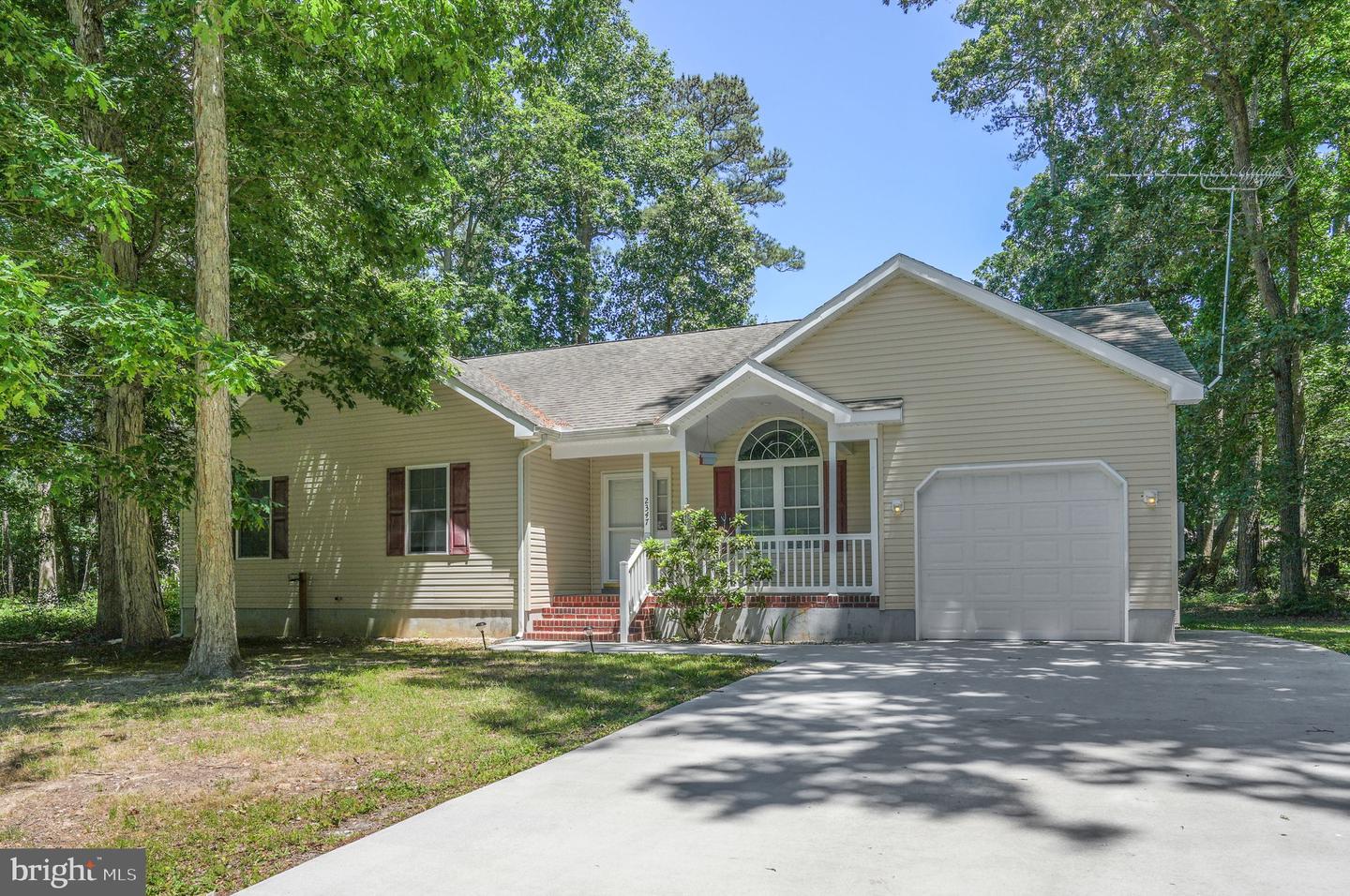 2347 Mayflower Dr Property Photo 1