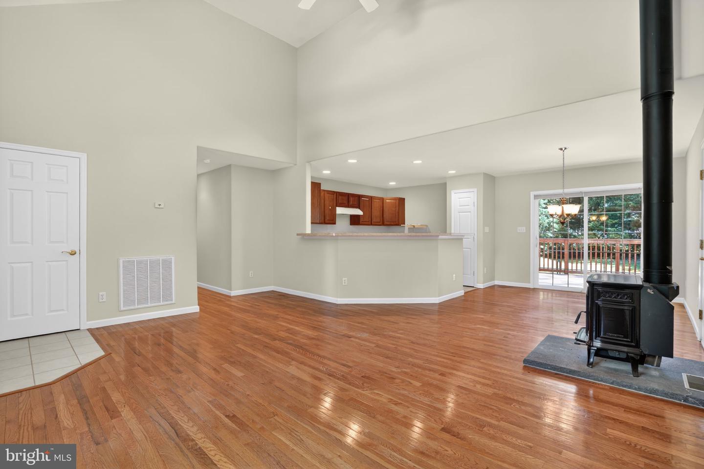 2347 Mayflower Dr Property Photo 3