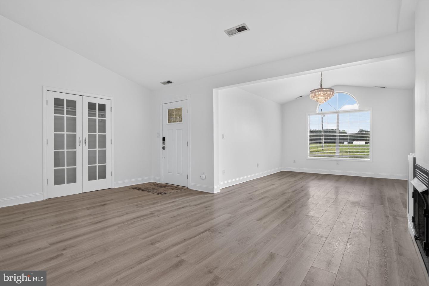 28415 Mitchell Dr Property Photo 4