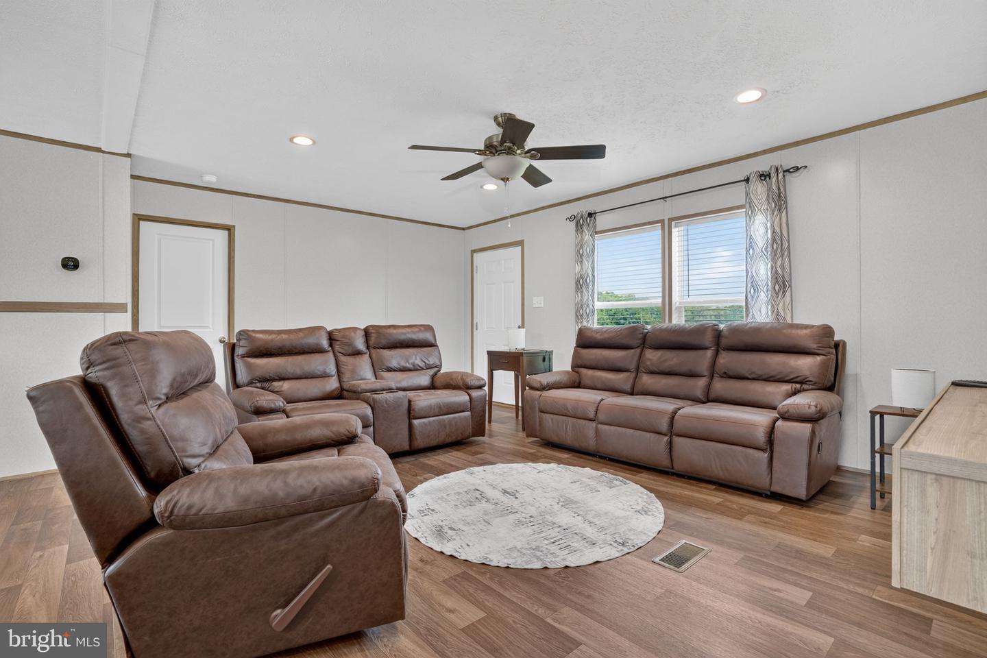 33030 Garrison Ln Property Photo 4
