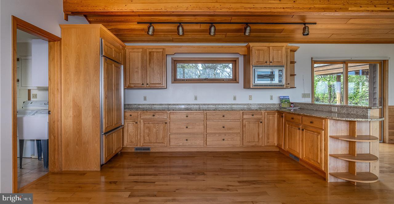 742 High Rock Rd Property Photo 6