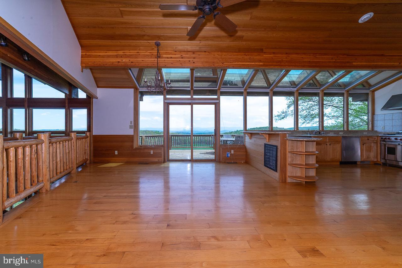 742 High Rock Rd Property Photo 11