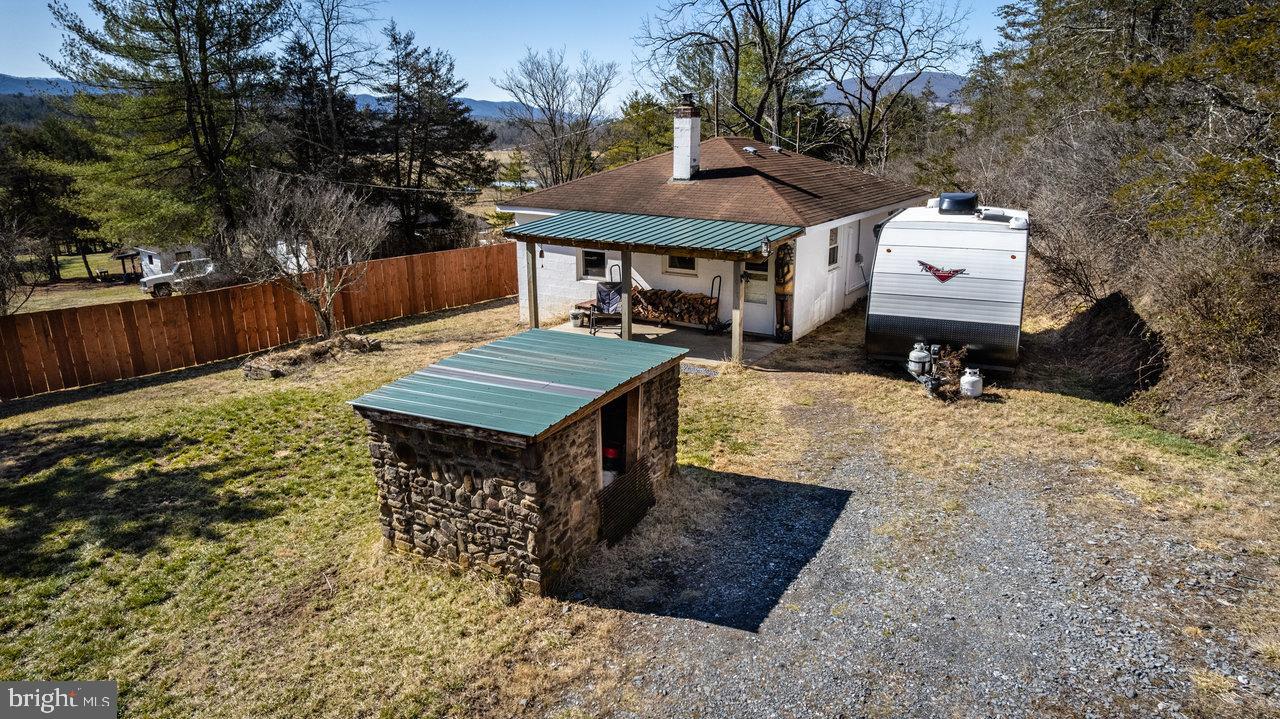 2077 Deerfield Valley Rd Property Photo 1