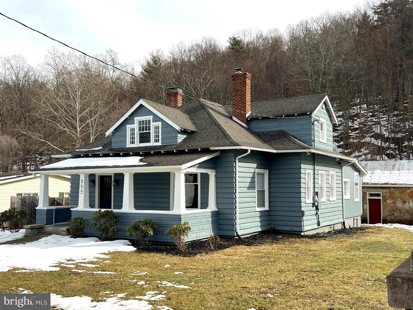 255 Railroad Ave Property Photo 1