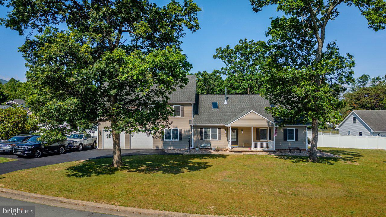 215 FOREST DR