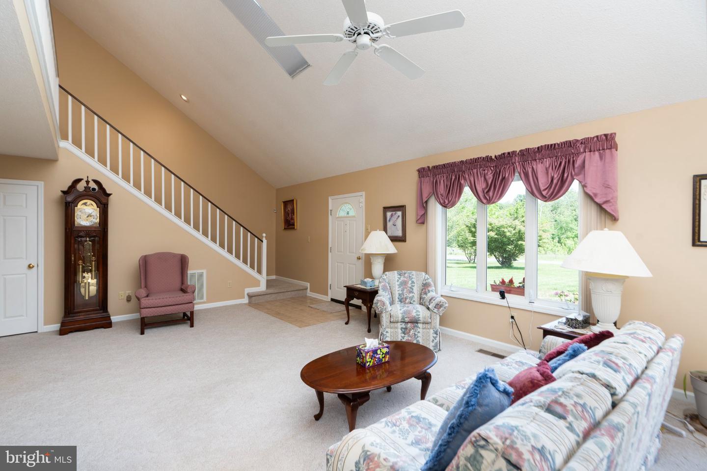 1802 N River Rd Property Photo 6