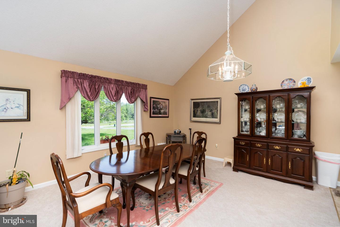 1802 N River Rd Property Photo 7