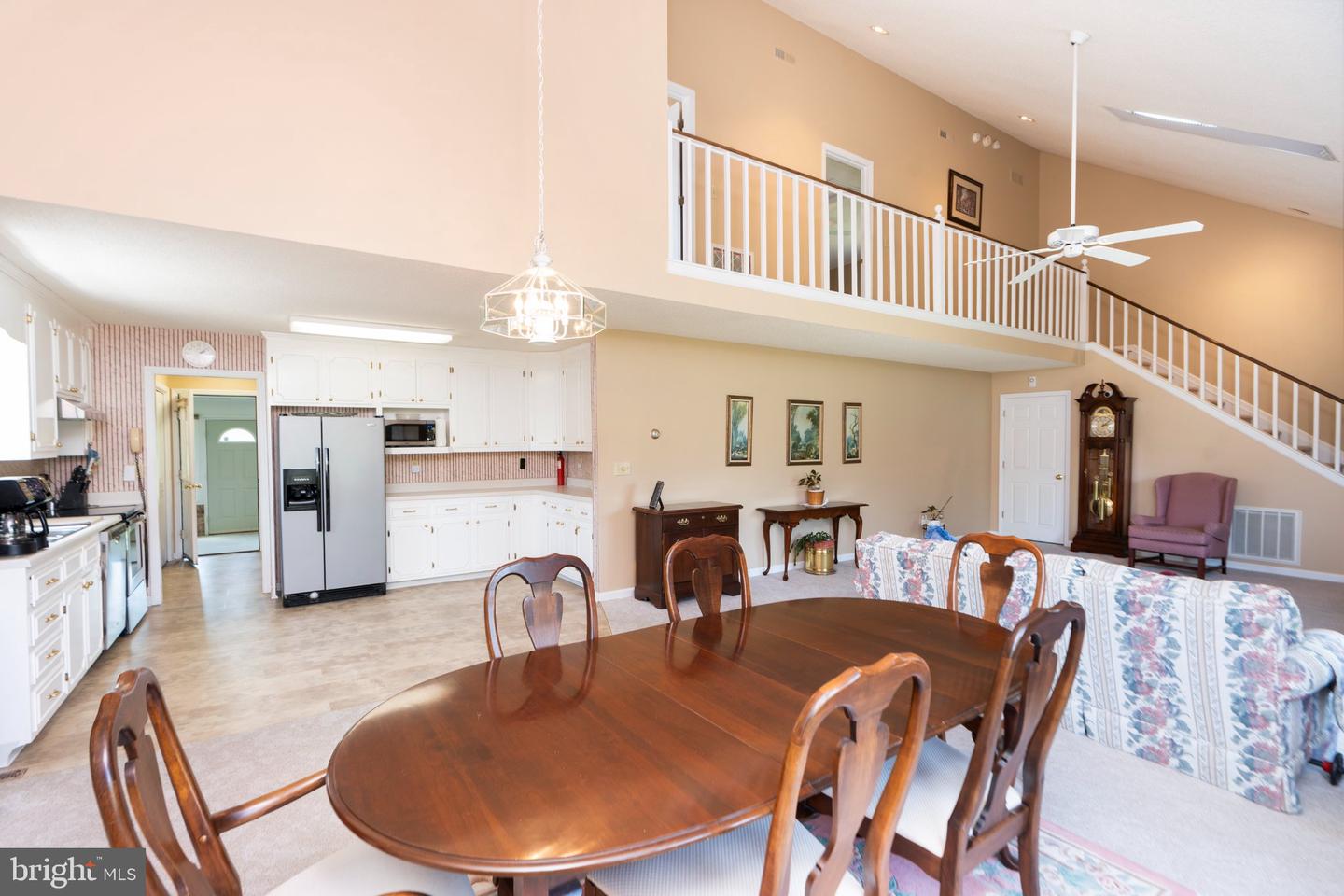 1802 N River Rd Property Photo 8