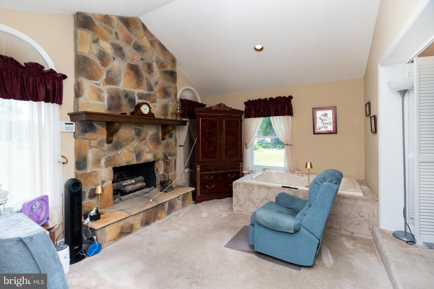 1802 N River Rd Property Photo 16