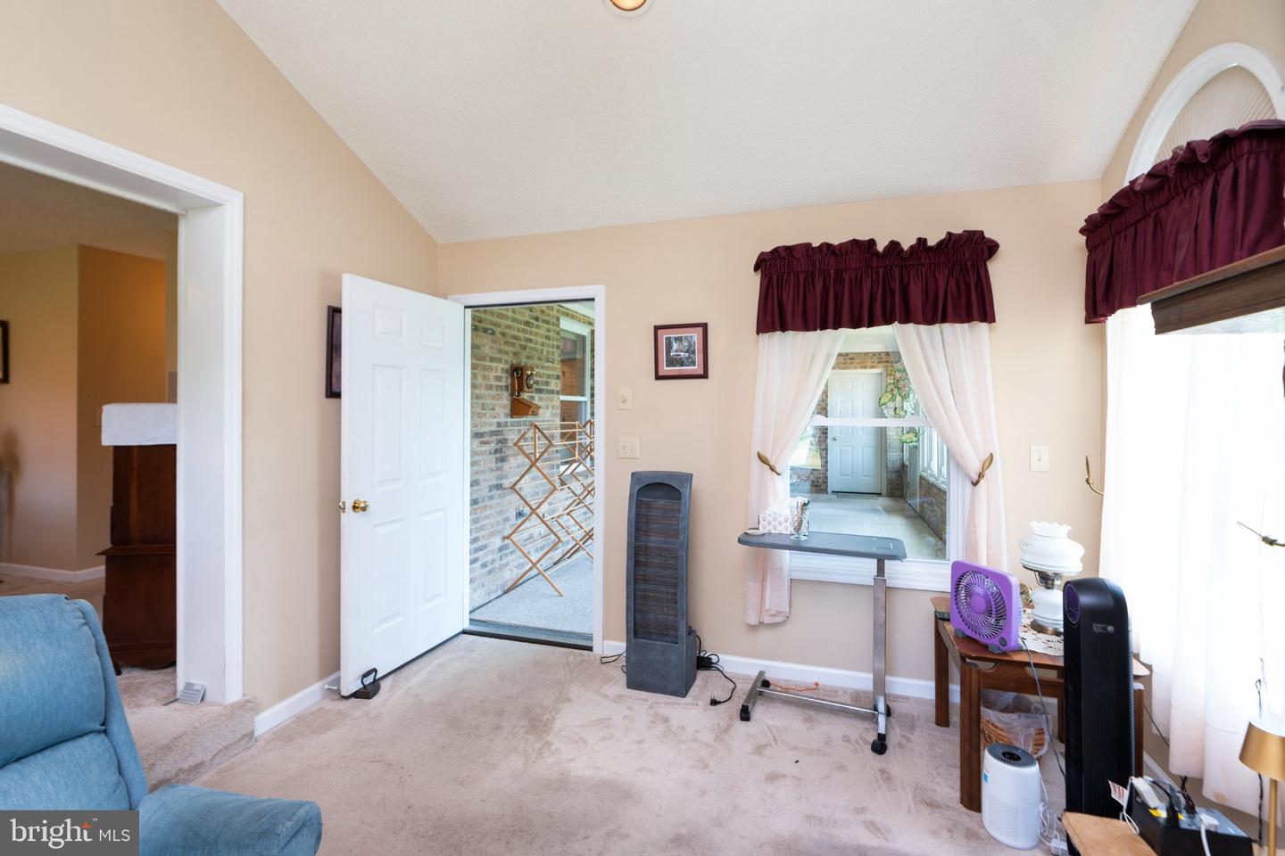 1802 N River Rd Property Photo 18