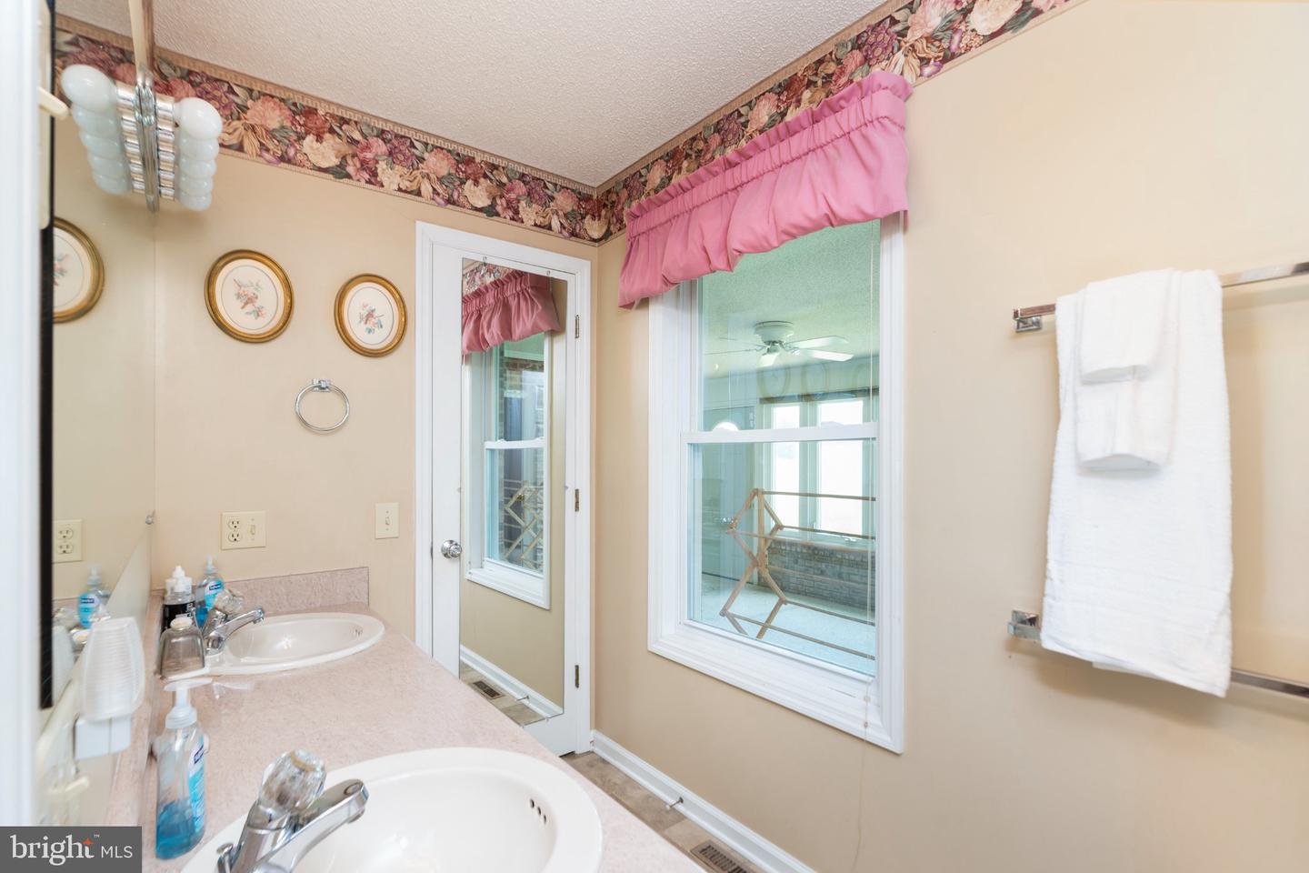 1802 N River Rd Property Photo 22