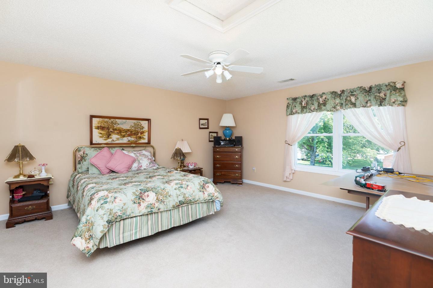 1802 N River Rd Property Photo 24