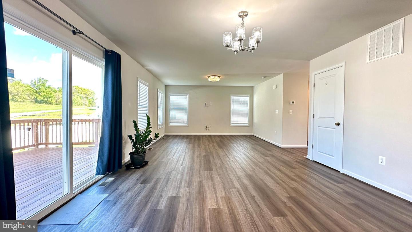 46 Lookover Ter Property Photo 6