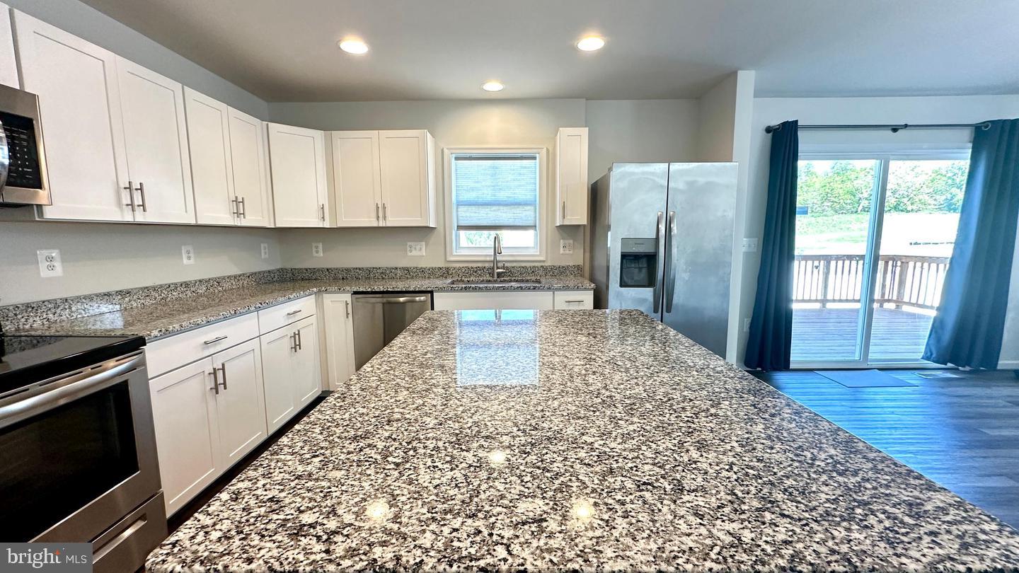 46 Lookover Ter Property Photo 8